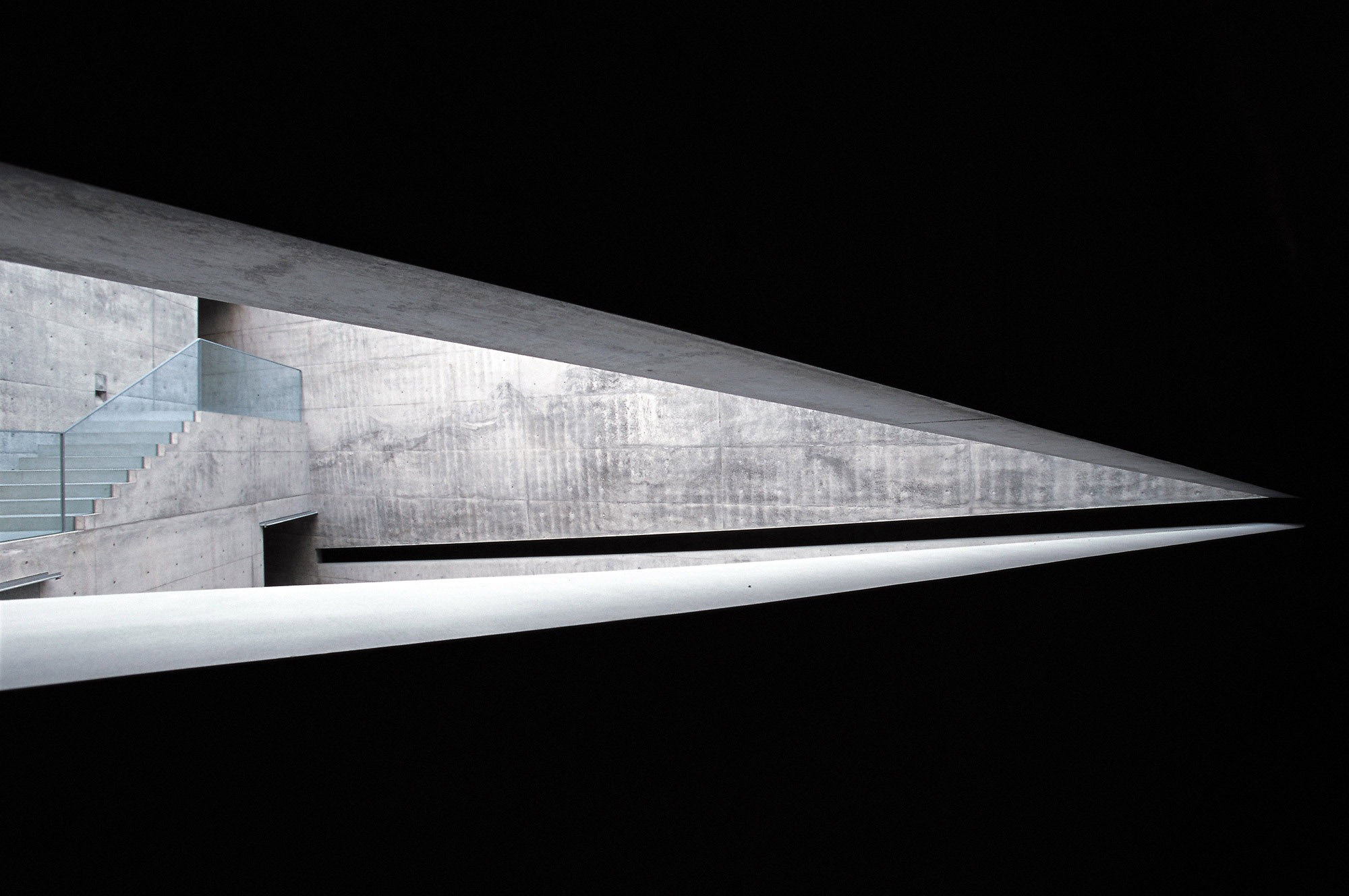 アート・デザイン・音楽 The Chichu Art Museum Tadao Ando Builds Chichu Art Museum by Tadao Ando: Art museum in the Earth - RTF
